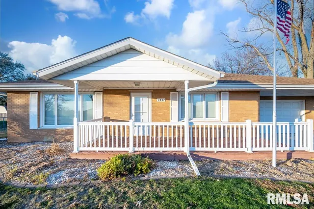 $164,900 | 2447 Centennial Drive, Washington, IL 61571