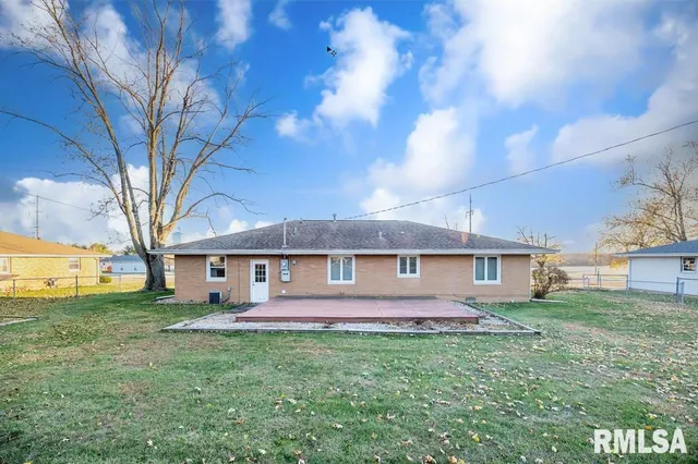 $164,900 | 2447 Centennial Drive, Washington, IL 61571