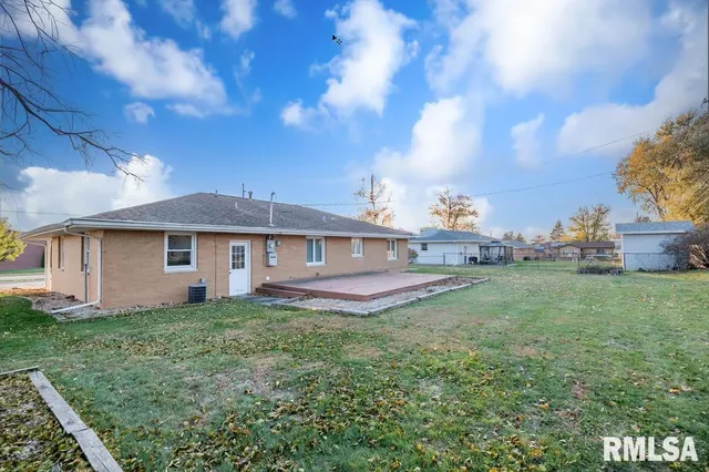 $164,900 | 2447 Centennial Drive, Washington, IL 61571