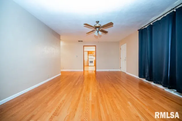 $164,900 | 2447 Centennial Drive, Washington, IL 61571