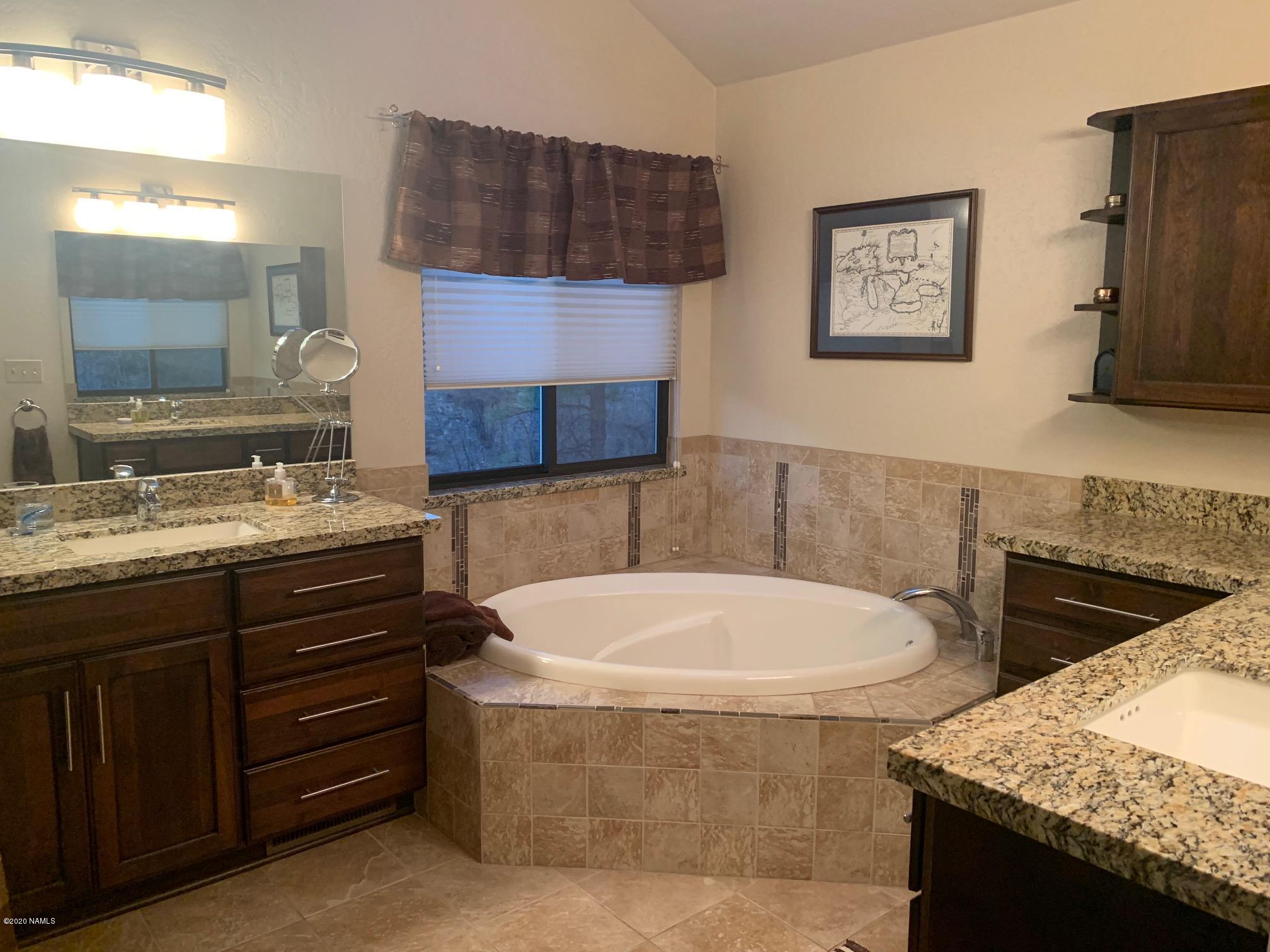 7100 Lindsey Road Flagstaff, AZ 86004 - Photo 8 of 24 Masterbath