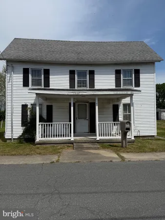 $199,900 | 6 East 4th Street, Blades, DE 19973