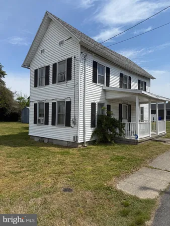 $199,900 | 6 East 4th Street, Blades, DE 19973