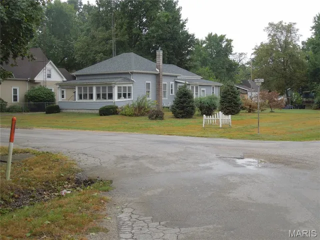 $58,000 | 323 North Maple Street, Nokomis, IL 62075