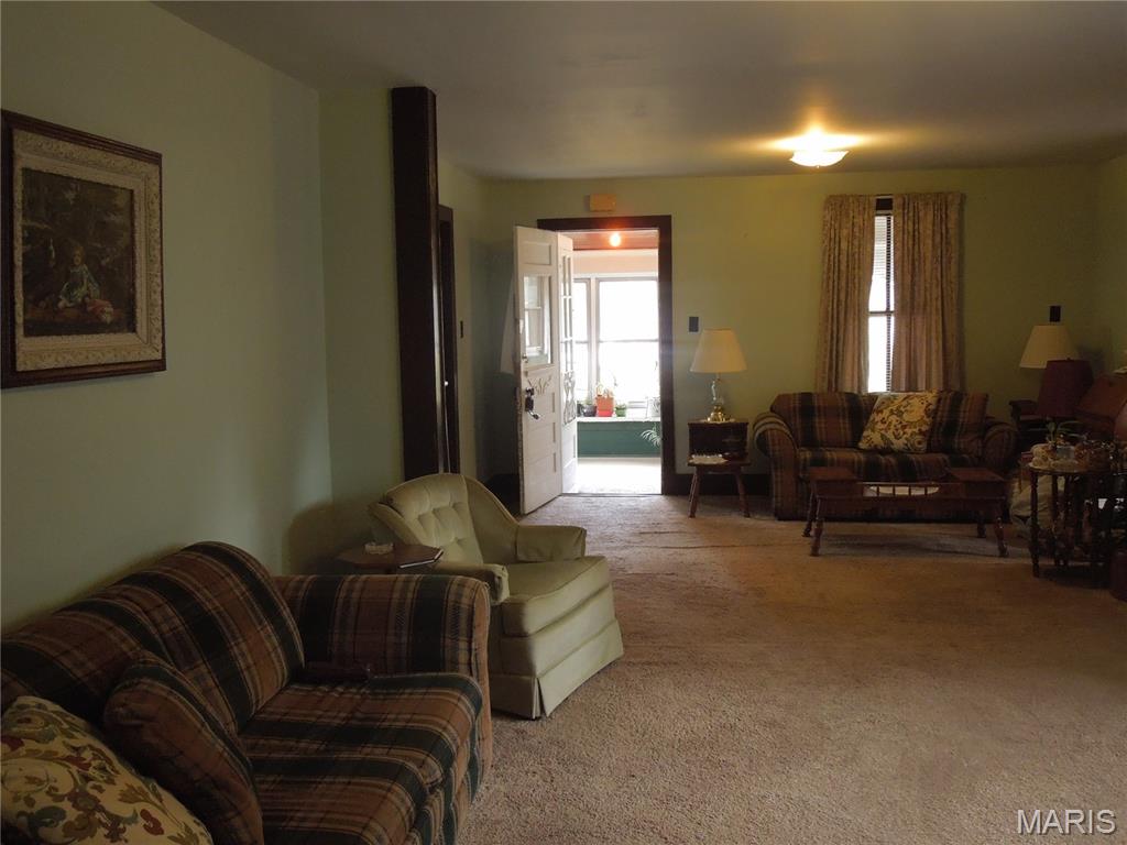 323 North Maple Street Nokomis, IL 62075 - Photo 4 of 18