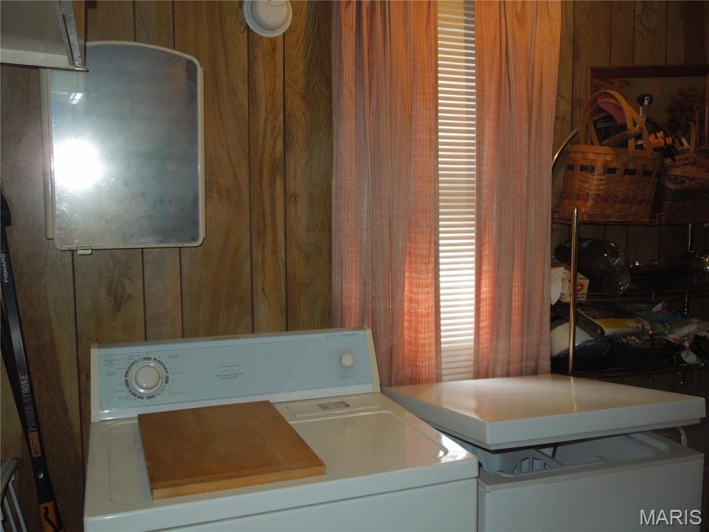 323 North Maple Street Nokomis, IL 62075 - Photo 6 of 18