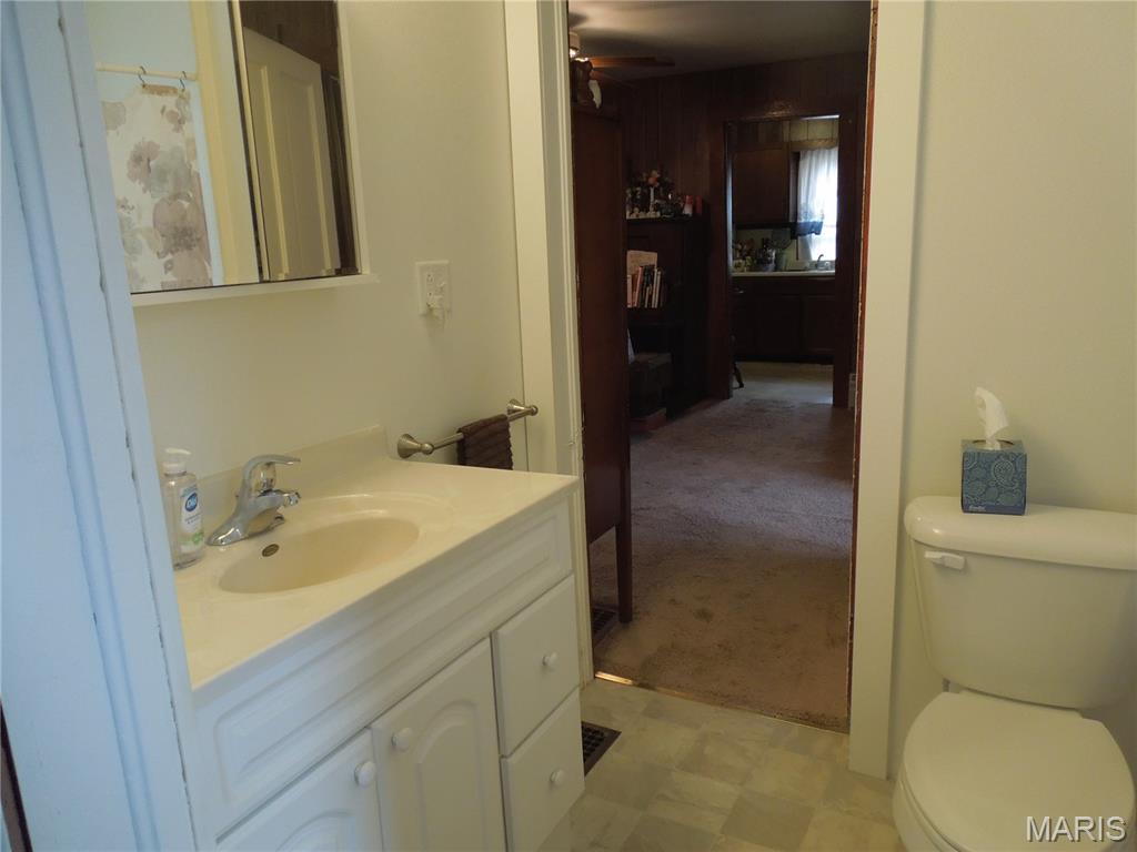 323 North Maple Street Nokomis, IL 62075 - Photo 9 of 18