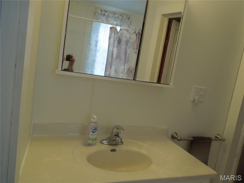 323 North Maple Street Nokomis, IL 62075 - Photo 10 of 18