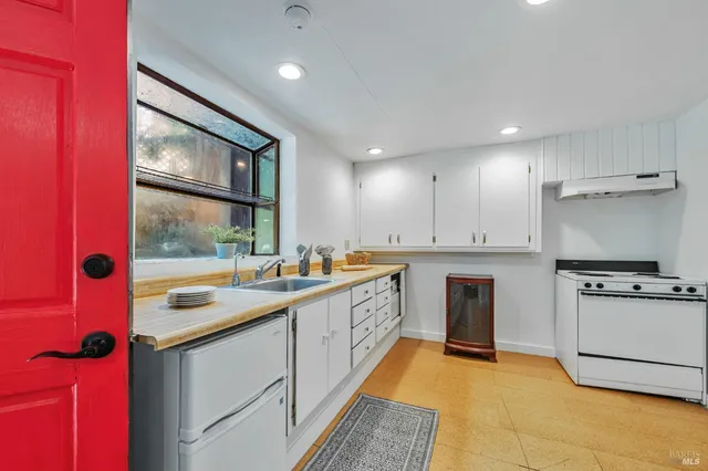 $458,000 | 173 Redwood Avenue, Camp Meeker, CA 95419