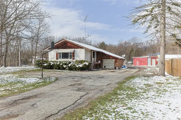 $220,000 | 29460 Highway 62, Dowagiac, MI 49047