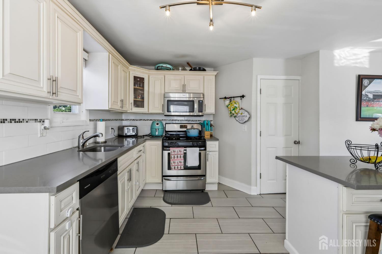 608 Decatur Avenue Middlesex, NJ 08846 - Photo 15 of 40