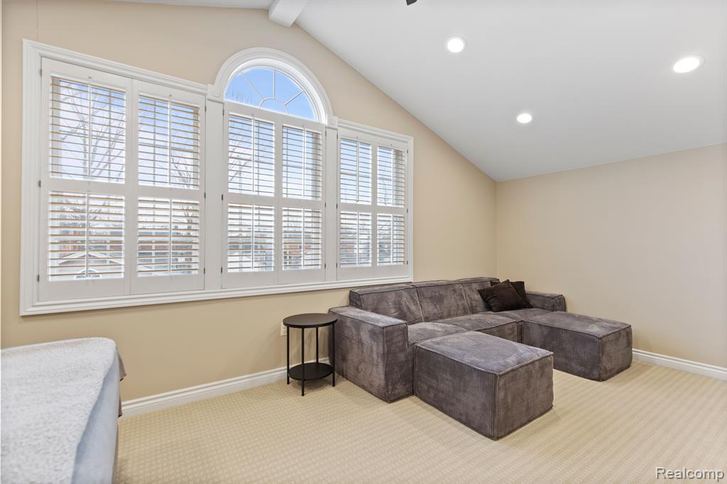 1395 Roslyn Road Grosse Pointe Woods, MI 48236 - Photo 24 of 43