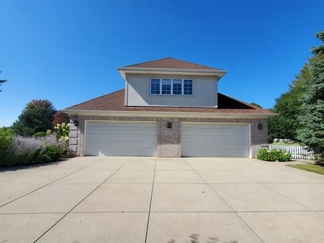 $1,050,000 | 36625 North Kimberwick Lane, Wadsworth, IL 60083