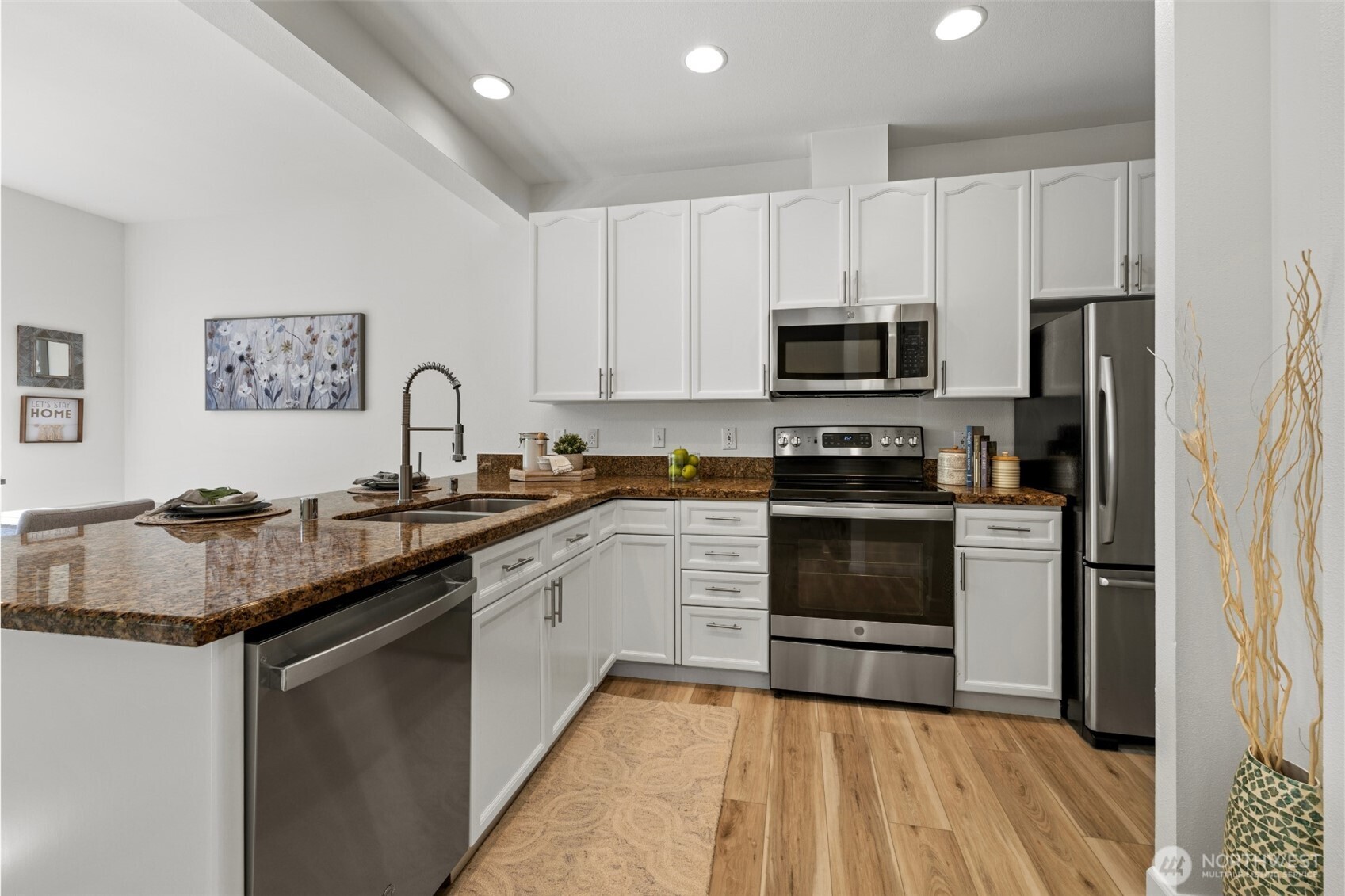 10909 Avondale Road Northeast, Unit H132 Redmond, WA 98052 - Photo 4 of 20 Gallery Image 4