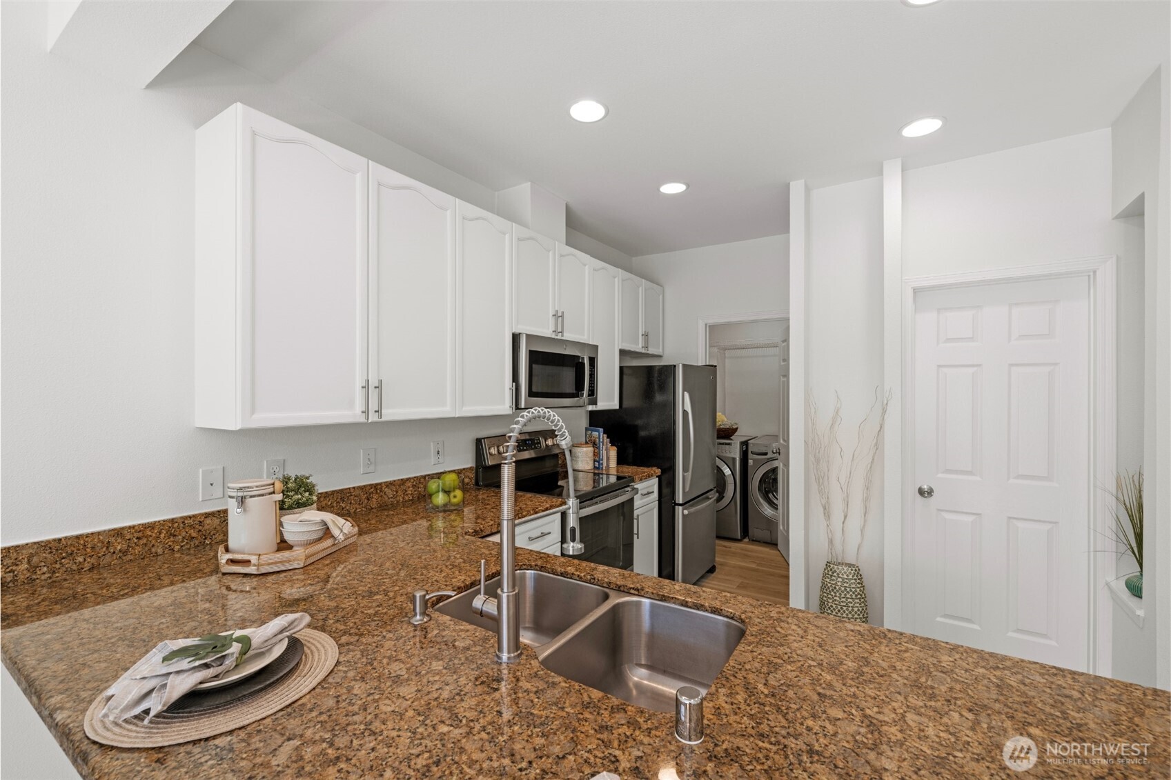 10909 Avondale Road Northeast, Unit H132 Redmond, WA 98052 - Photo 7 of 20 Gallery Image 7