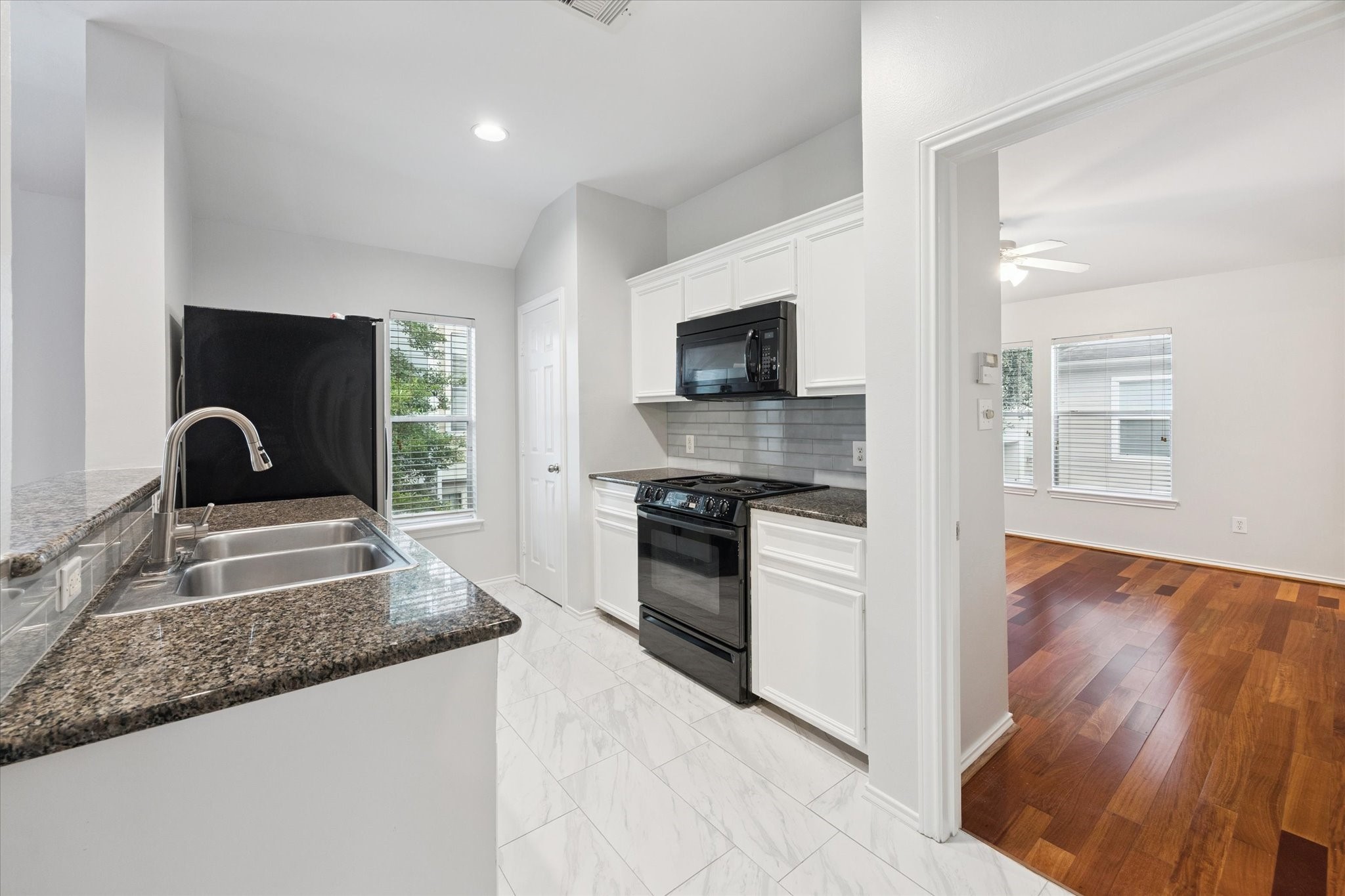 1138 West 25th Street, Unit F Houston, TX 77008 - Photo 14 of 20