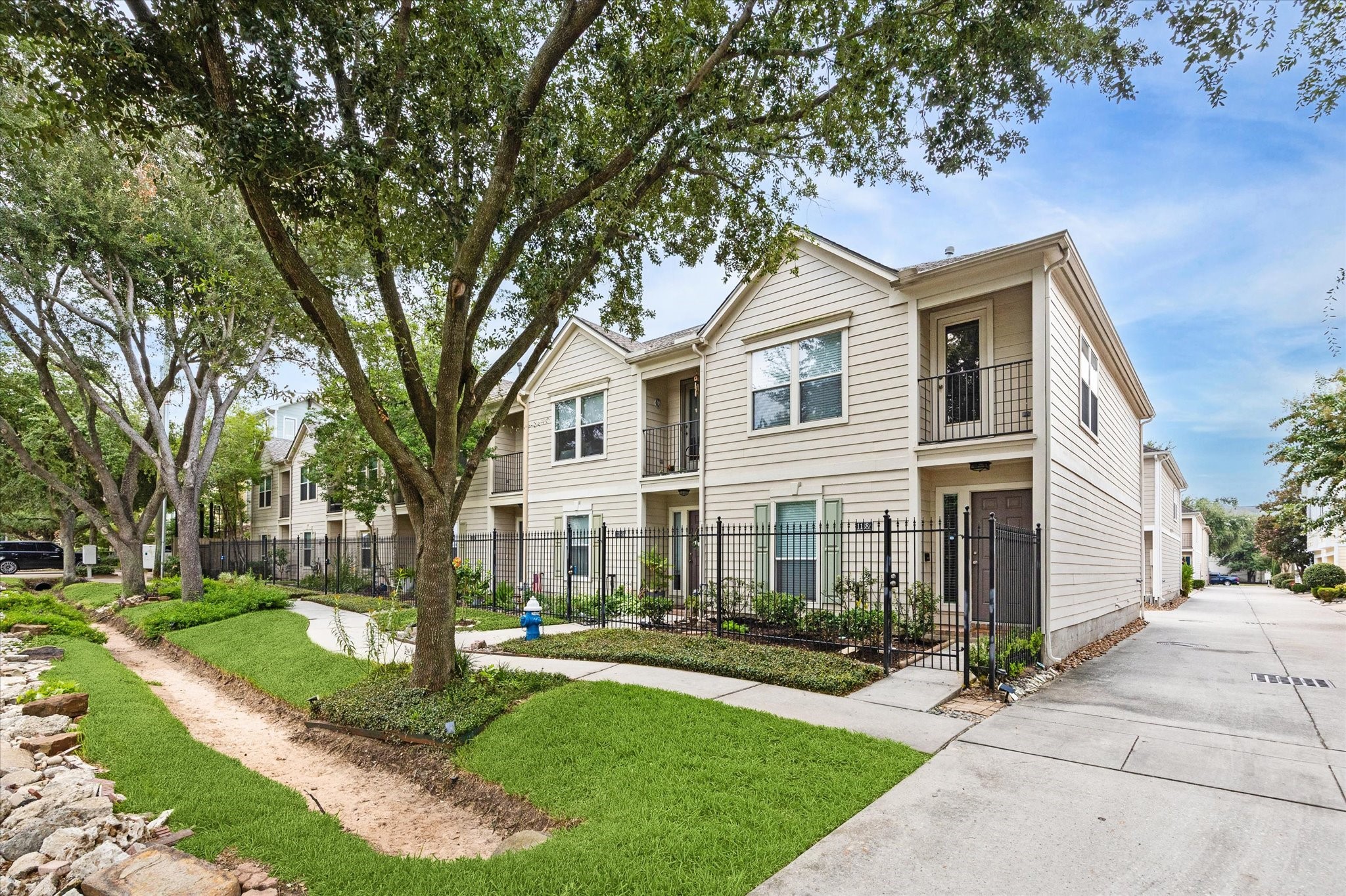 1138 West 25th Street, Unit F Houston, TX 77008 - Photo 2 of 20