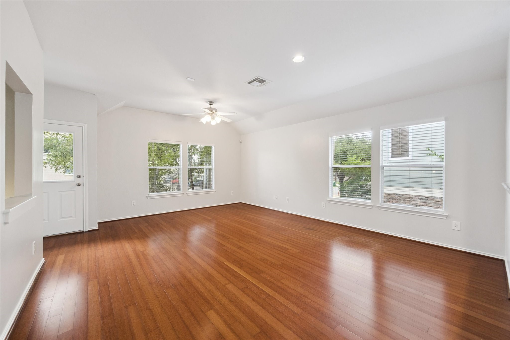 1138 West 25th Street, Unit F Houston, TX 77008 - Photo 9 of 20