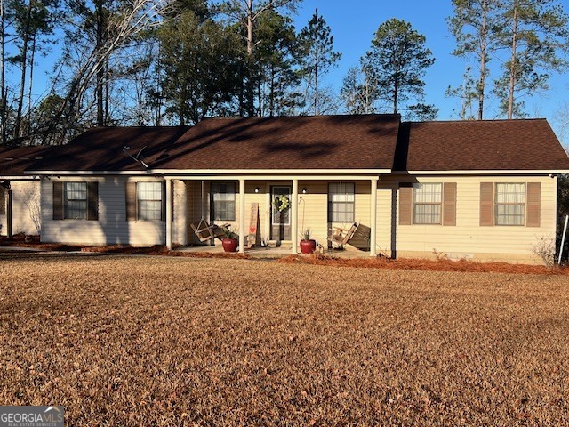 143 Sadie Galbreath Road Vidalia, GA 30474 - Photo 2 of 25 a view of a house with a backyard