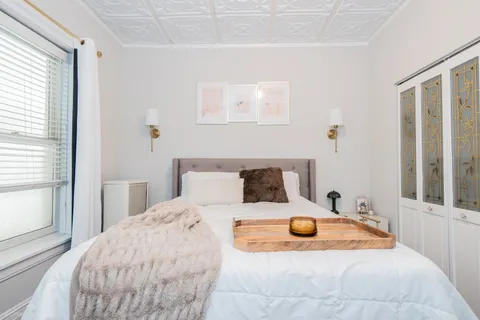 $299,000 | 3644 North Pine Grove Avenue, Unit 1, Chicago, IL 60613