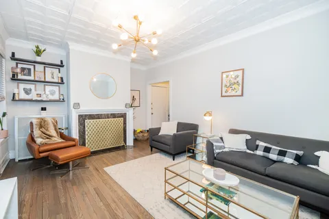 $299,000 | 3644 North Pine Grove Avenue, Unit 1, Chicago, IL 60613