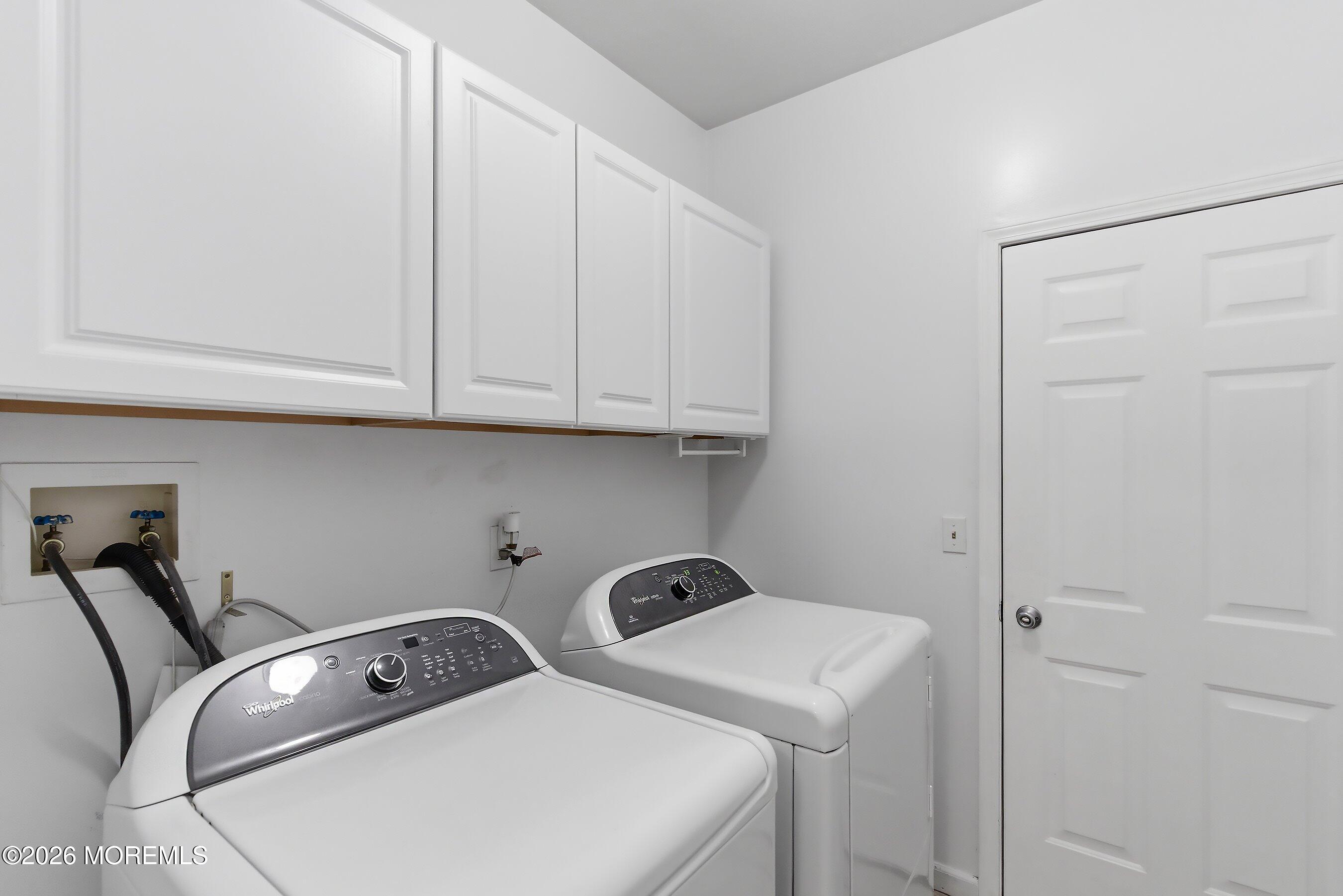 406 Burke Road Jackson, NJ 08527 - Photo 17 of 28 17-Laundry