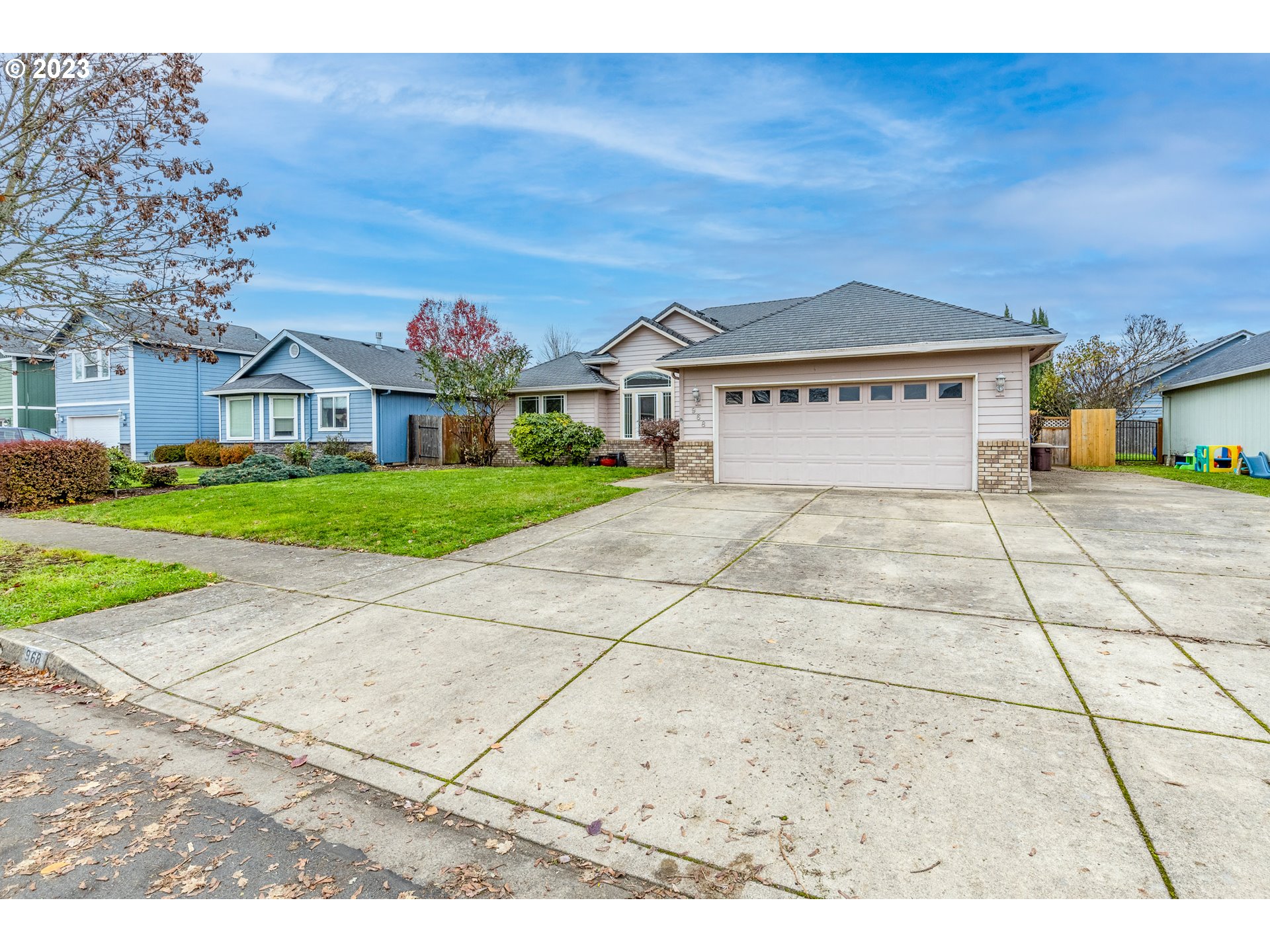 968 S Street Springfield, OR 97477 - Photo 3 of 42 a view of house and yard
