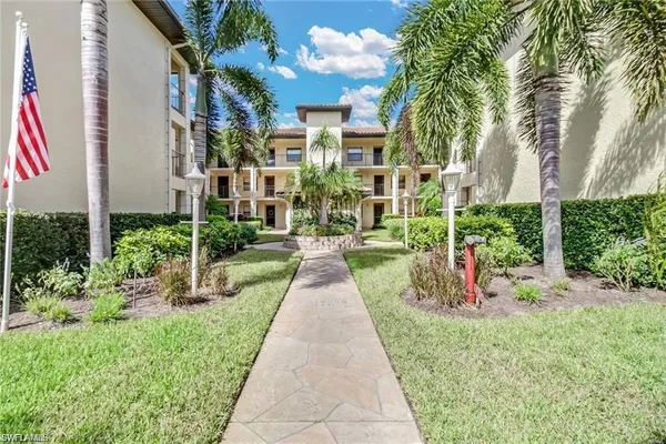 $2,200 | 221 Fox Glen Drive, Unit 2207, Naples, FL 34104