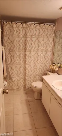 $2,200 | 221 Fox Glen Drive, Unit 2207, Naples, FL 34104