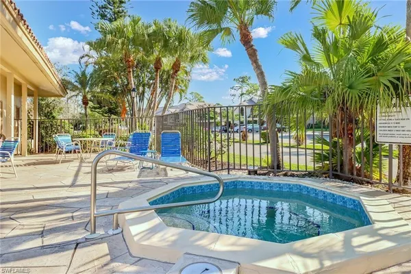 $2,200 | 221 Fox Glen Drive, Unit 2207, Naples, FL 34104
