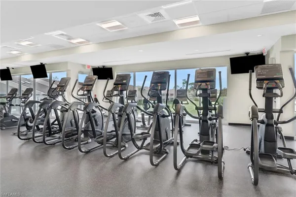 $2,200 | 221 Fox Glen Drive, Unit 2207, Naples, FL 34104