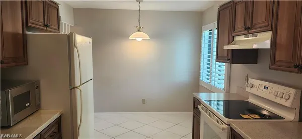 $2,200 | 221 Fox Glen Drive, Unit 2207, Naples, FL 34104