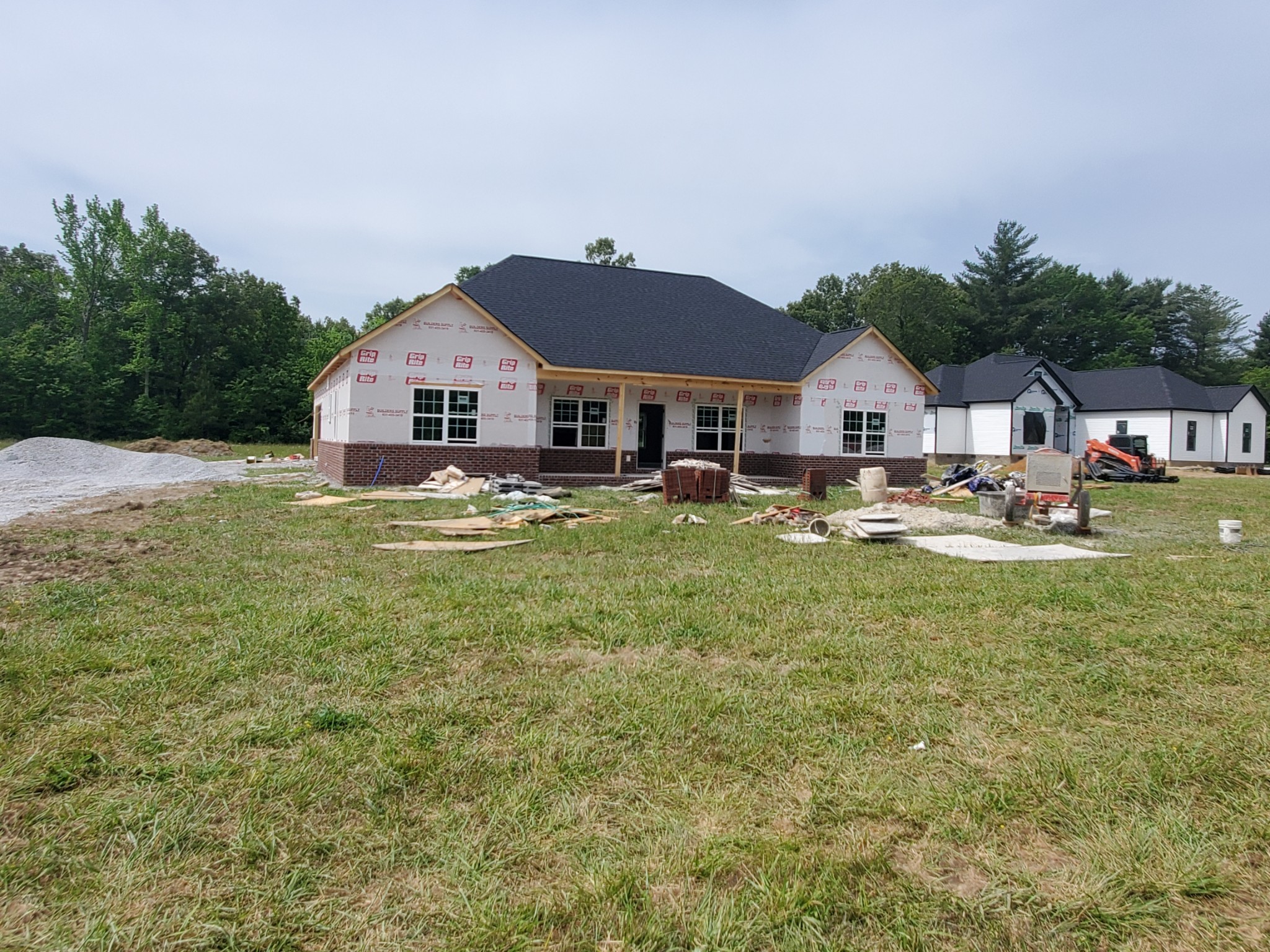 793 Pete Sain Road Manchester, TN 37355 - Photo 2 of 2 a front view of a house with garden