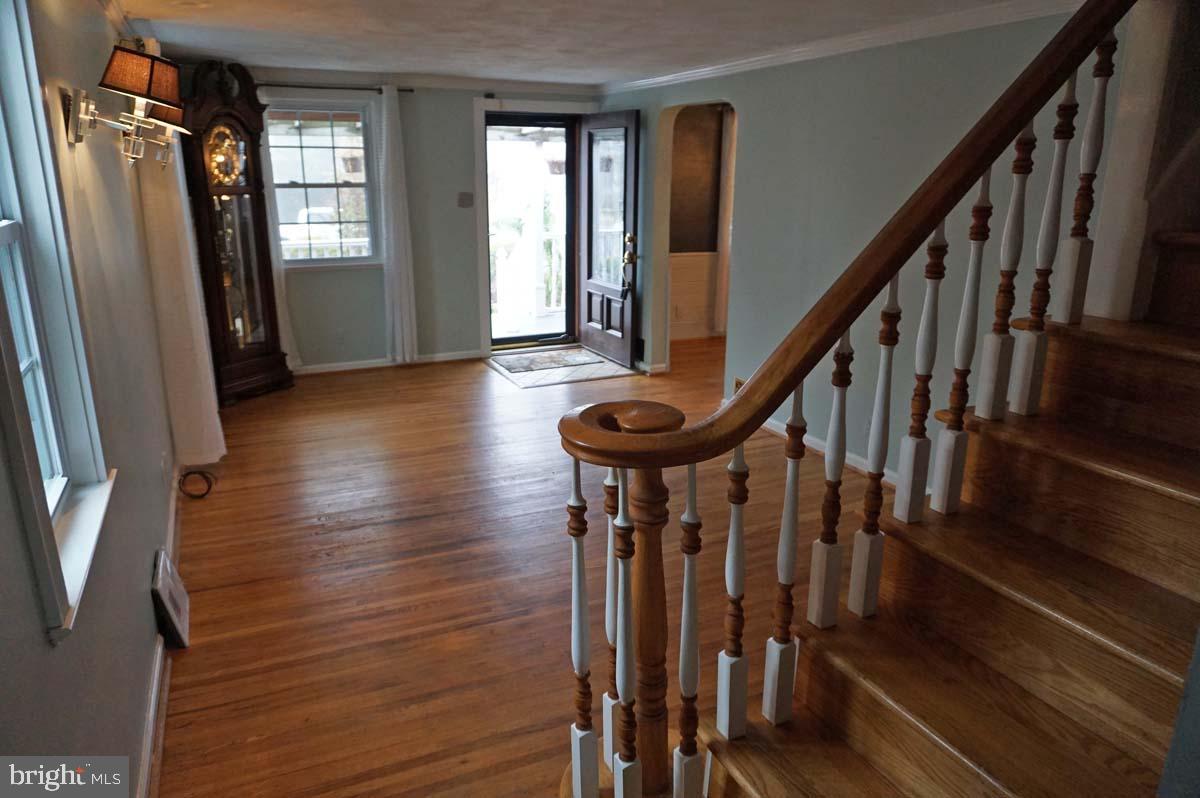 25 Mancil Road Media, PA 19063 - Photo 5 of 26 Living room with hardwood floors