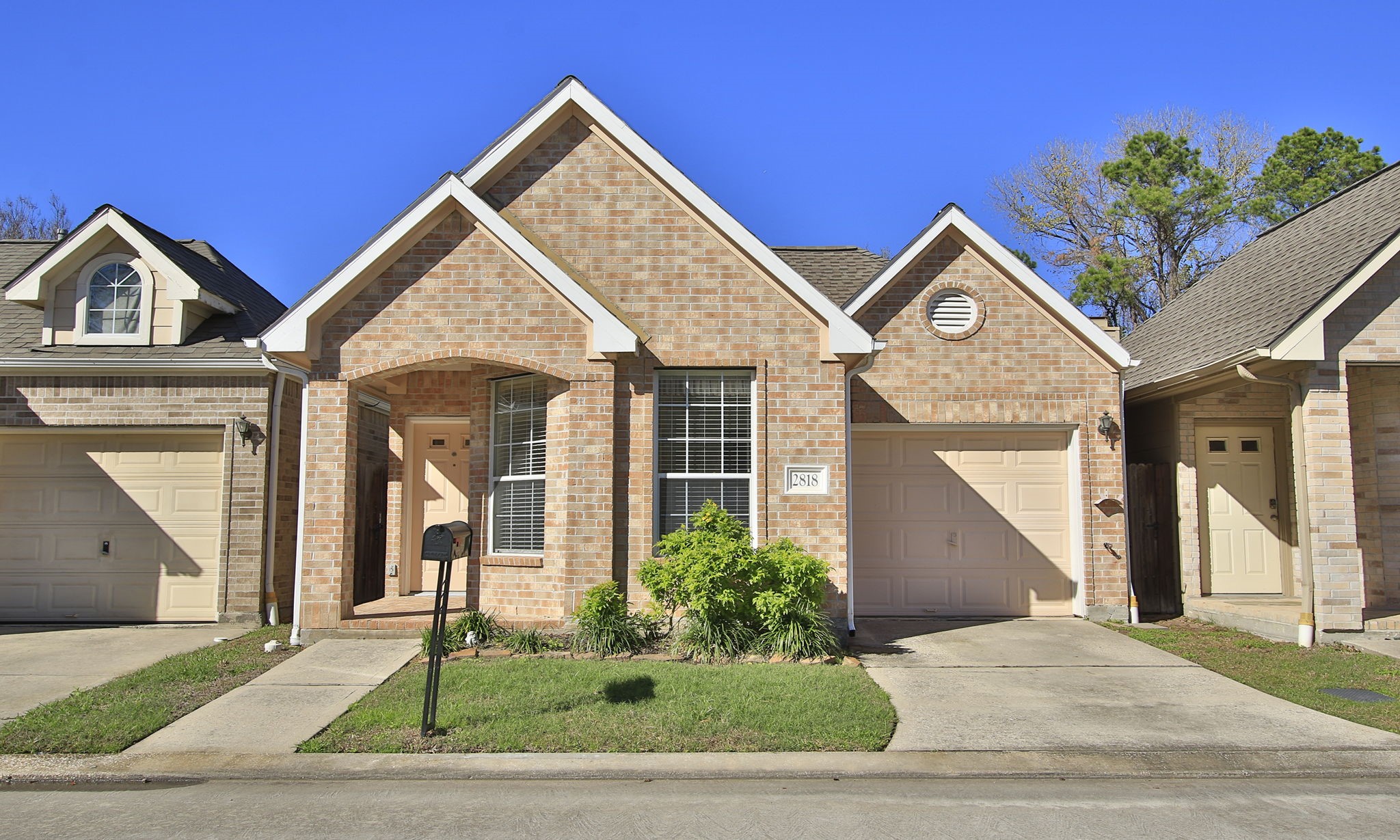 a view of front a house with a yard