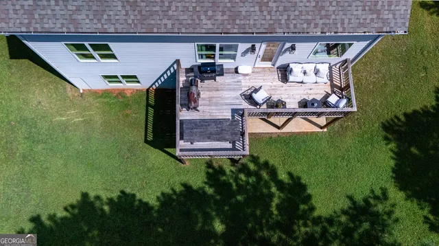 a view of a house with a backyard