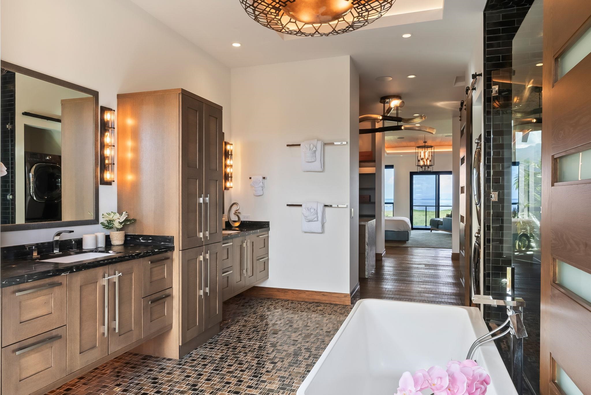 860 South Kihei Road Kihei, HI 96753 - Photo 23 of 49 a spacious bathroom with a bathtub and a sink