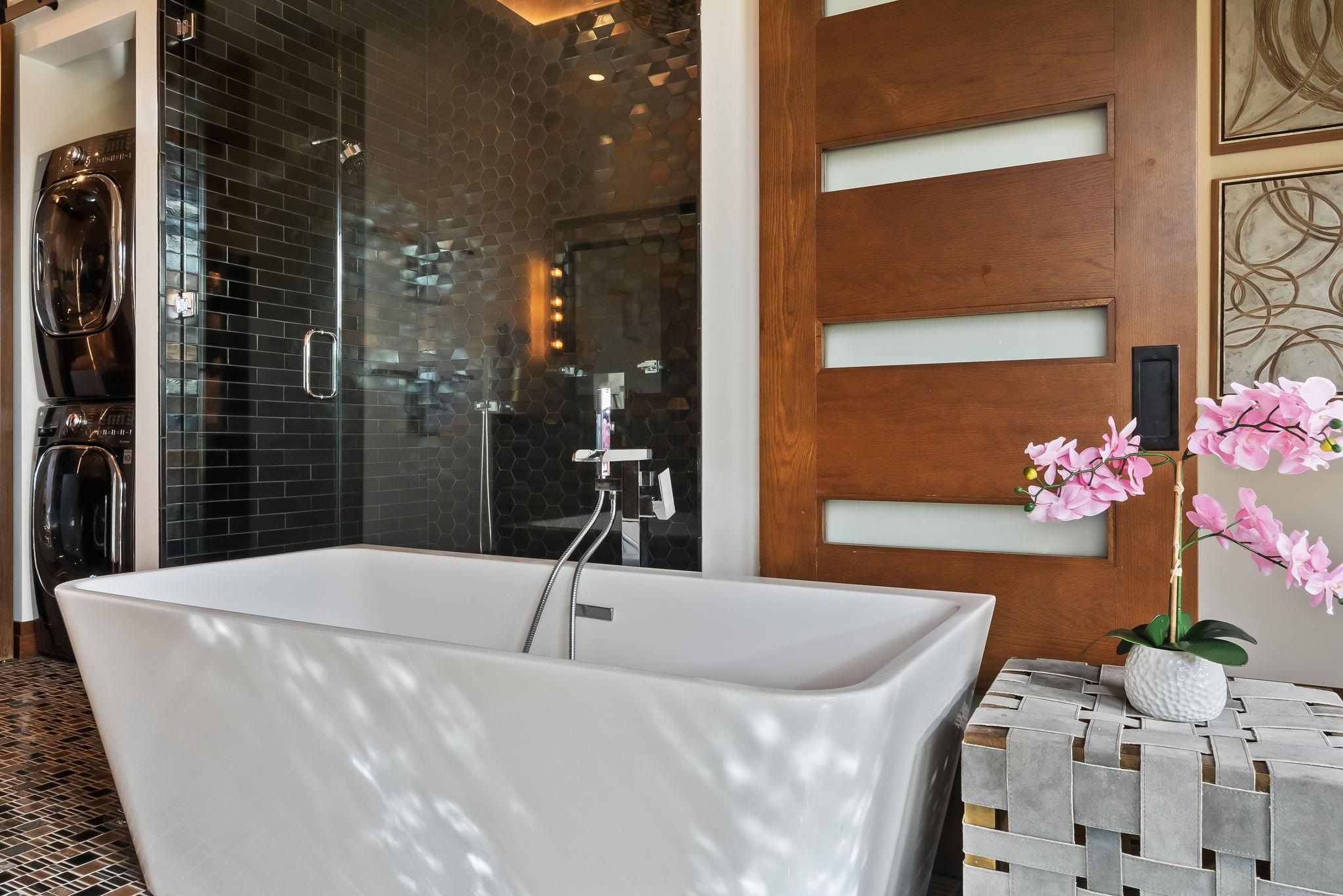 860 South Kihei Road Kihei, HI 96753 - Photo 25 of 49 a living room with a couch