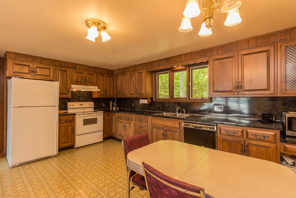 27 Log Cabin Road Ashburnham, MA 01430 - Photo 4 of 20