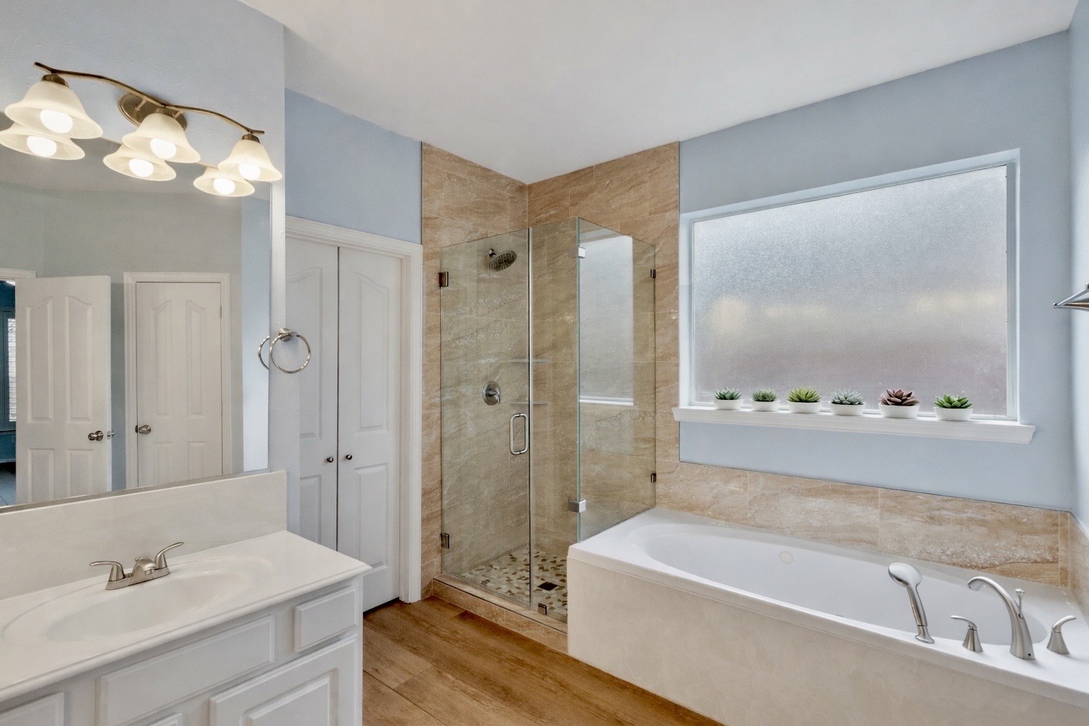 14803 Ramblebrook Humble, TX 77396 - Photo 8 of 45 a bathroom with a tub a sink and mirror