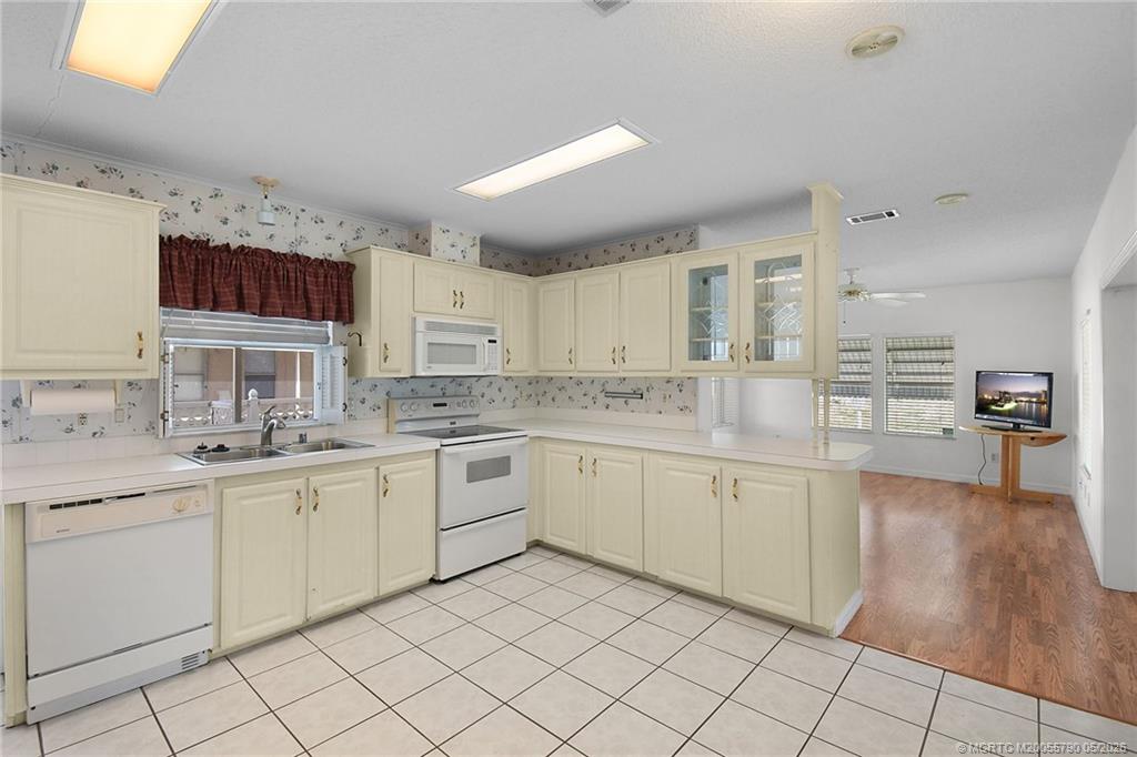 7149 Southeast Ridgeway Terrace Hobe Sound, FL 33455 - Photo 13 of 34
