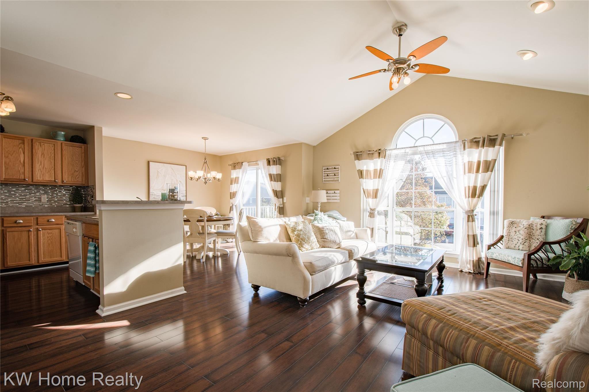 45643 Heather Ridge Drive Macomb, MI 48044 - Photo 5 of 22 45643 Heather Ridge HDR2.jpg