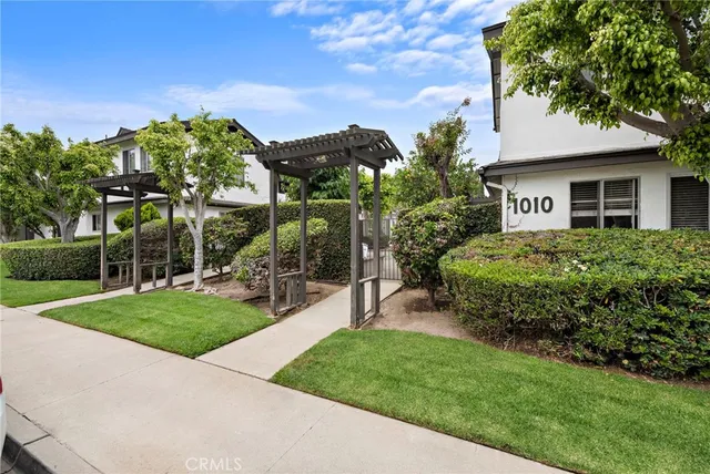 $2,395,000 | 1016 Valencia Street, Costa Mesa, CA 92626
