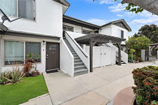$2,395,000 | 1016 Valencia Street, Costa Mesa, CA 92626