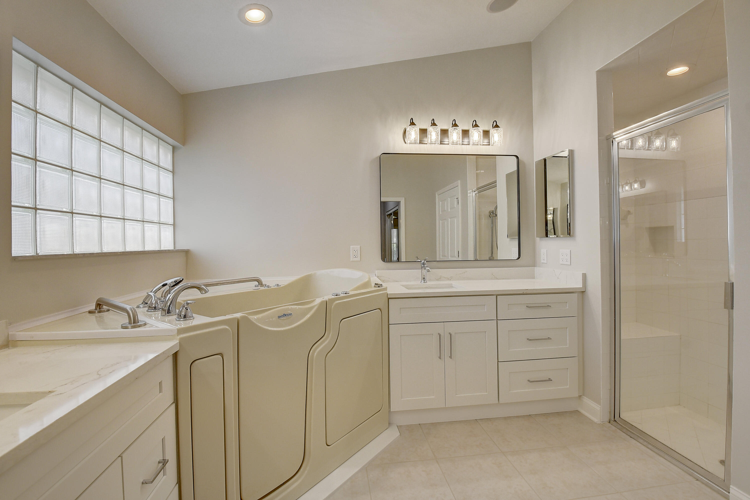 6670 Maybrook Road Boynton Beach, FL 33437 - Photo 15 of 72 Primary Bathroom