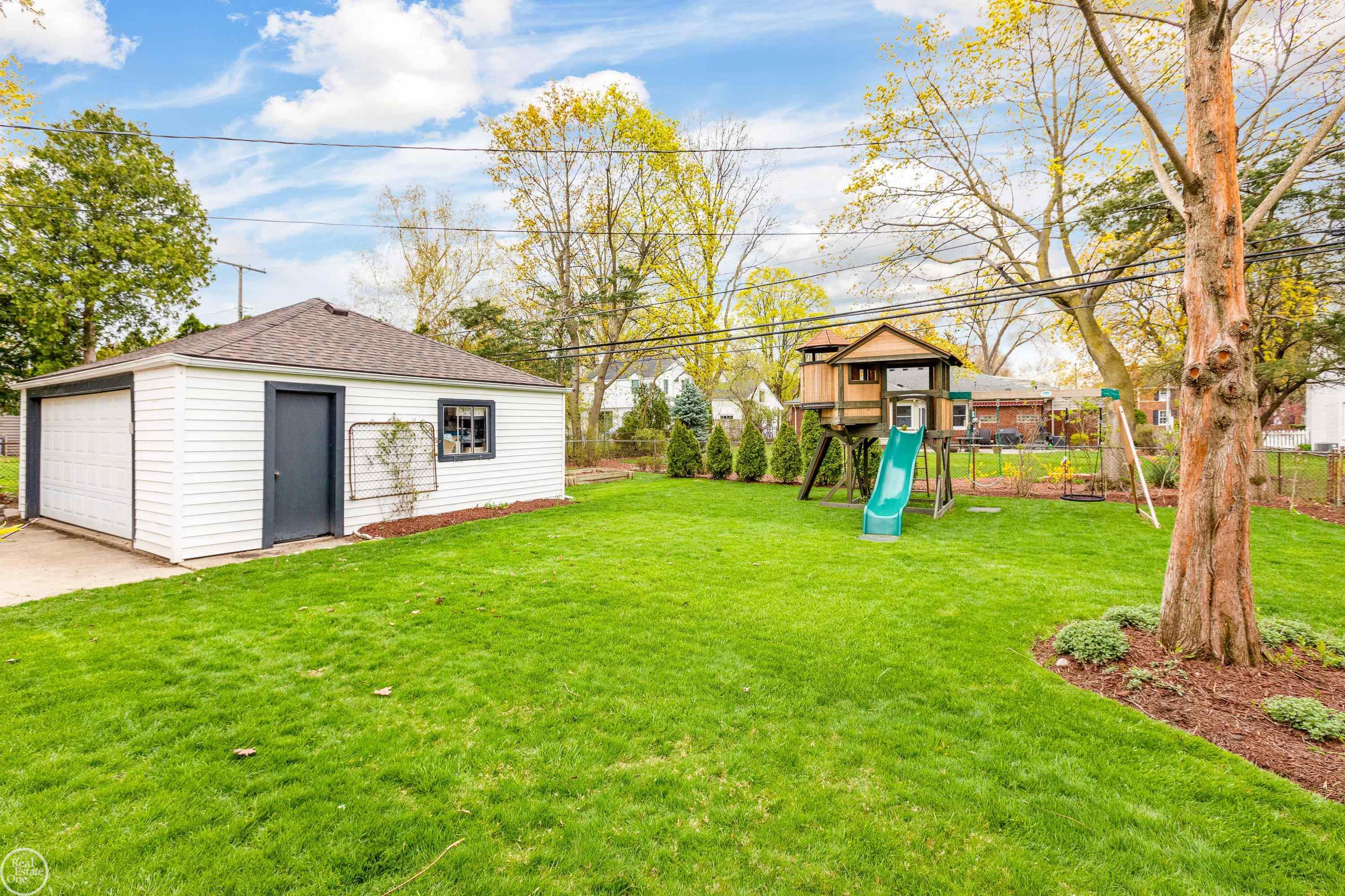 791 Roslyn Road Grosse Pointe, MI 48236 - Photo 45 of 57 50106857-44.JPG