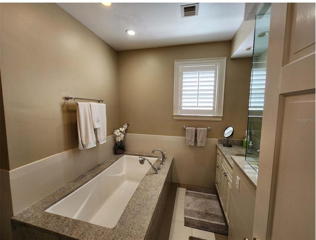 76 Bishopscourt Road, Unit 116 Osprey, FL 34229 - Photo 10 of 23