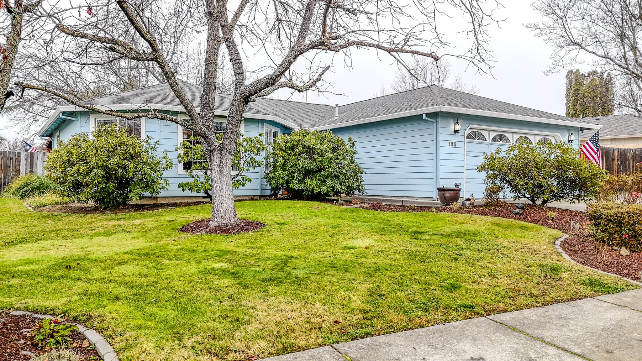 125 Meadow View Drive Phoenix, OR 97535 - Photo 3 of 27 DJI_20251210090924_0212_D-HDR
