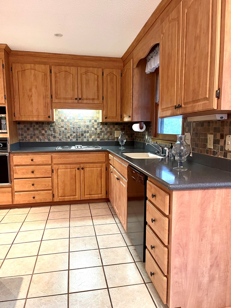 127 Bridge Point Road Greenwood, SC 29649 - Photo 8 of 17 Gallery Image 8