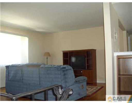 160 Evergreen Road, Unit 15 Edison, NJ 08837 - Photo 2 of 13 Gallery Image 2